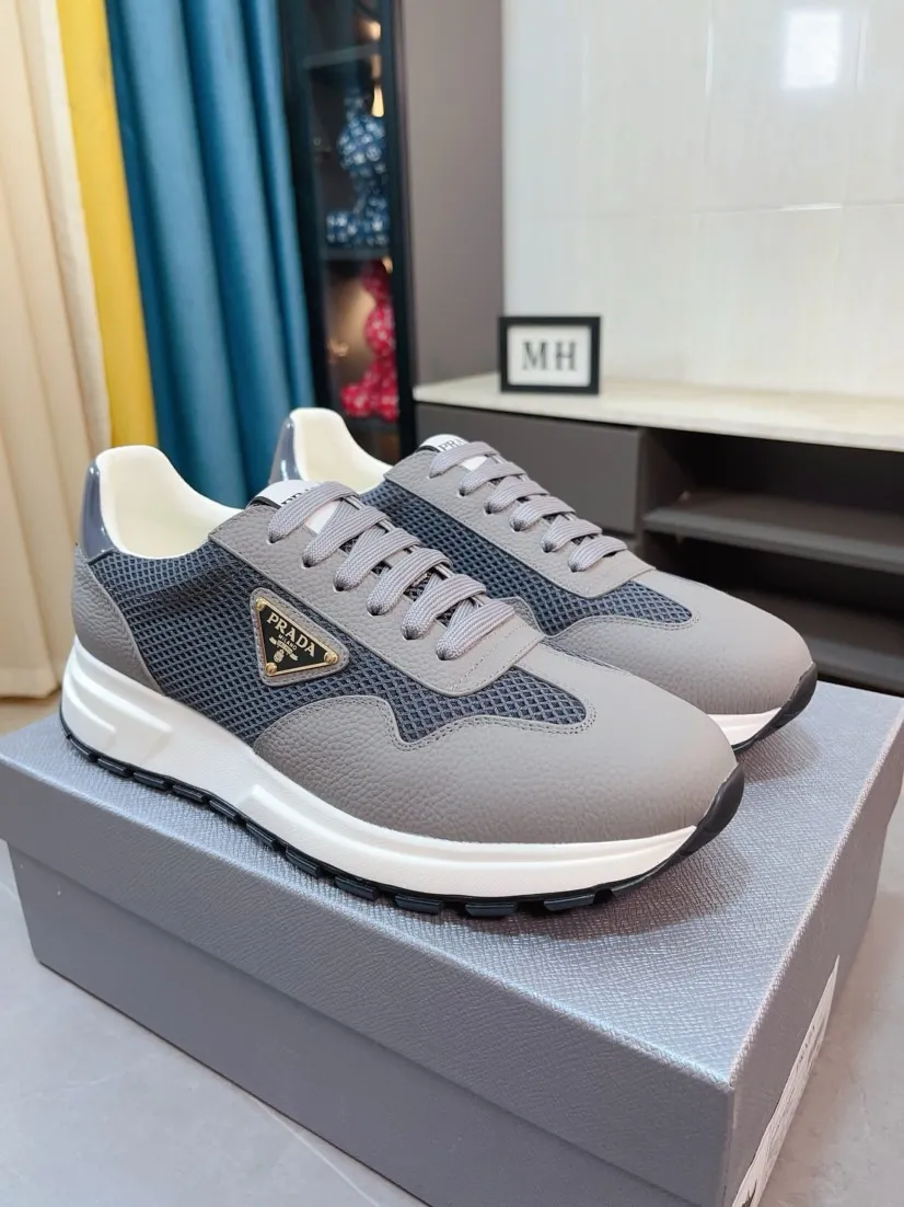 Men's shoes 💰580🌹🌹High-quality new Prada counters are launched simultaneously. The new men's shoes and 😘fabrics are selected from imported mesh and glue-spraying technology. Imported cowhide lining. 👍🏿High-end☄️Open-molded non-slip rubber outsole, exquisite lines, simple and elegant, comfortable and high-end for leisure travel. Code number: 38 to 44